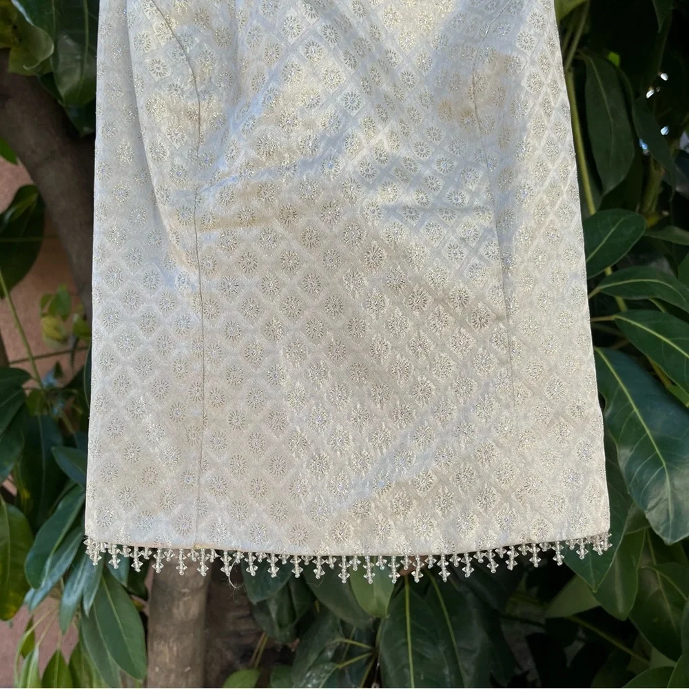 Vintage Beautiful top with intricate details - Picture 3 of 9